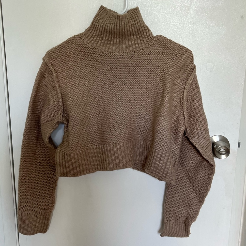 Cropped turtleneck